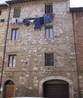 Foto A: una vista dell'edificio rilevato