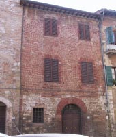 Foto A: una vista dell'edificio rilevato