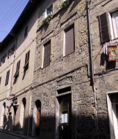 Foto A: una vista dell'edificio rilevato