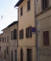Foto A: una vista dell'edificio rilevato