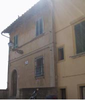 Foto A: una vista dell'edificio rilevato