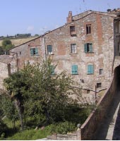 Foto B: una vista dell'edificio rilevato