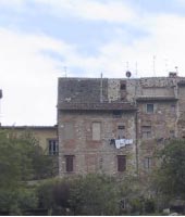 Foto B: una vista dell'edificio rilevato